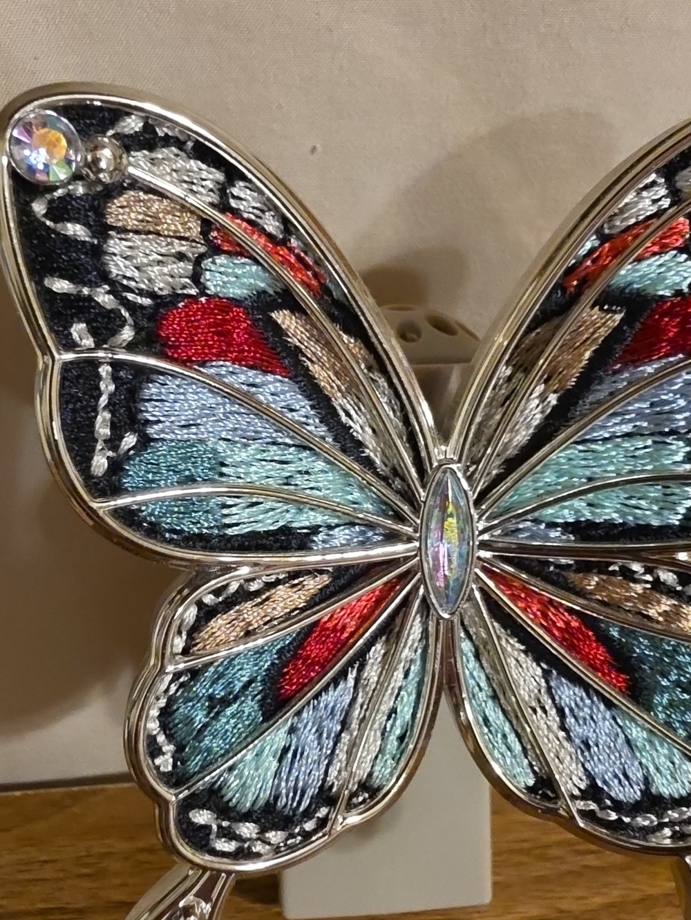 B&BW Embroiderwd Butterfly Wallflower Plug-in